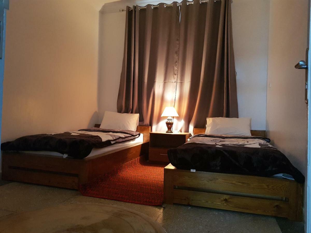 Ayli House *